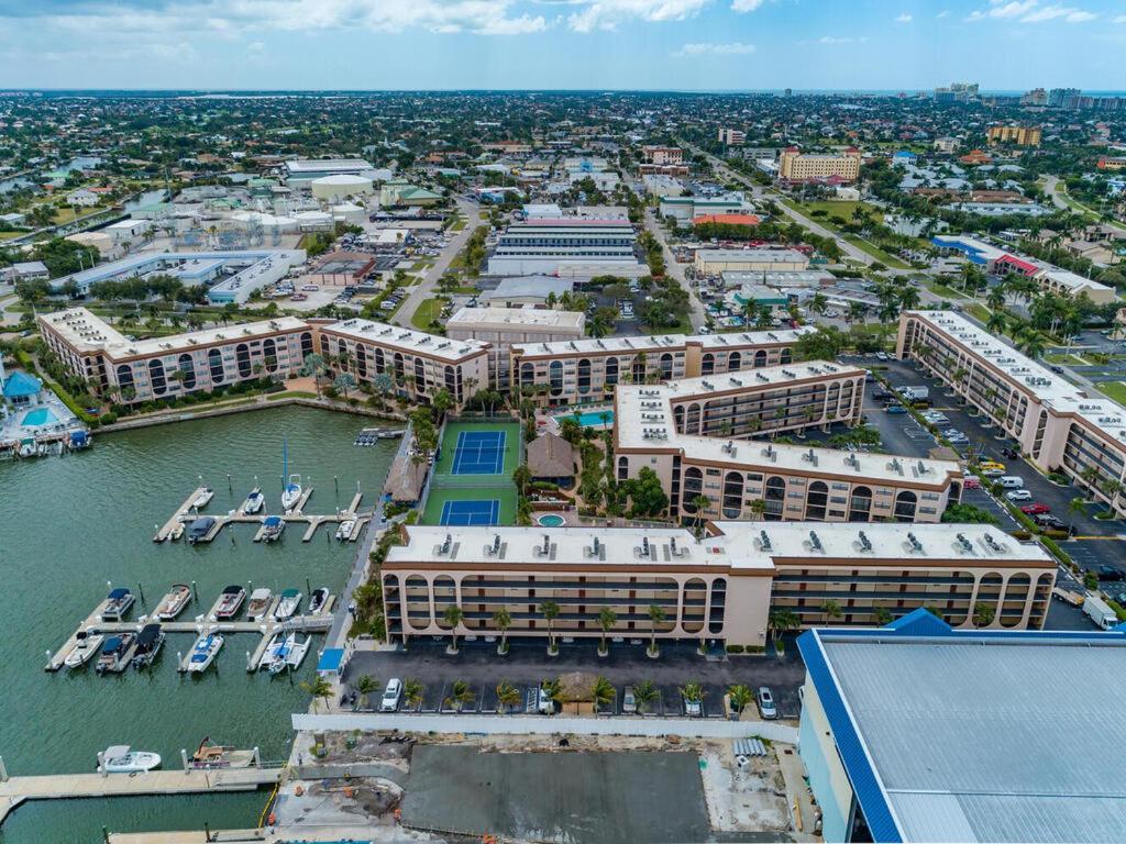 Knot A Care Remodeled Direct Water Access Condo With Ocean And Pool Views Now Sleeps Six Marco Island Exterior foto
