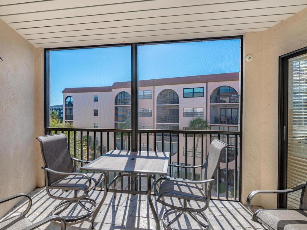 Knot A Care Remodeled Direct Water Access Condo With Ocean And Pool Views Now Sleeps Six Marco Island Exterior foto